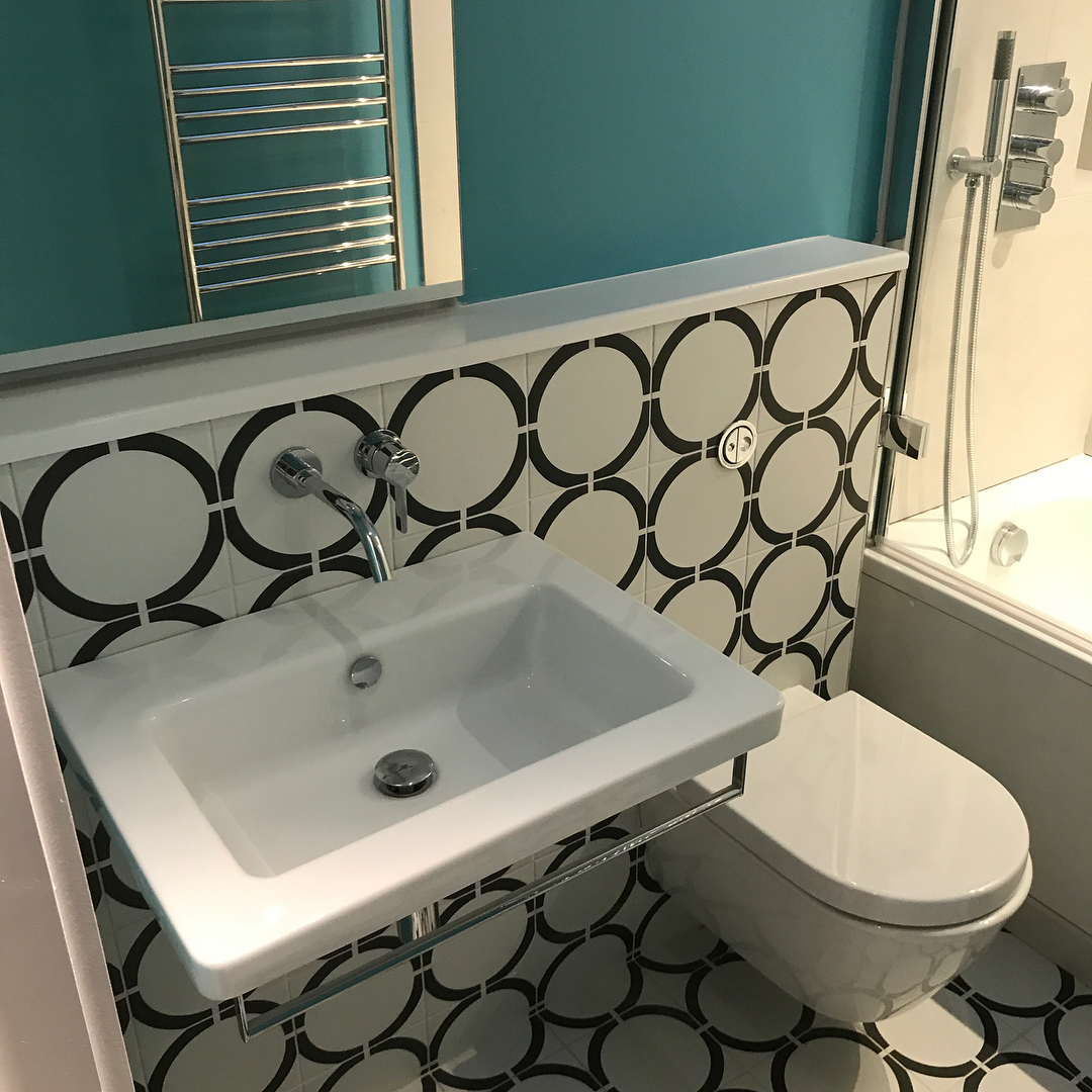 Bathroom installation with hidden pipework